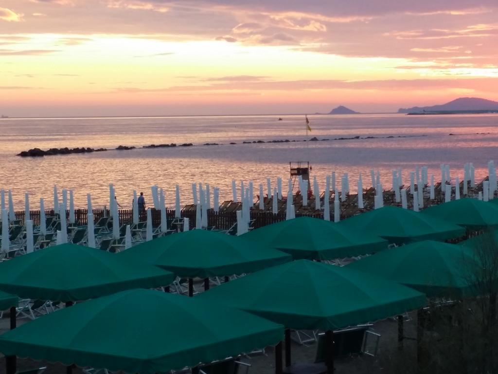 Camping Dal Pino Marina di Massa Exteriör bild